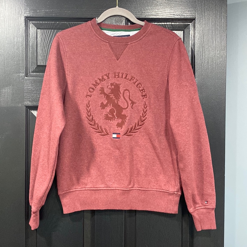Mens size small. Tommy Hilfiger crest sweatshirt. Maroon.